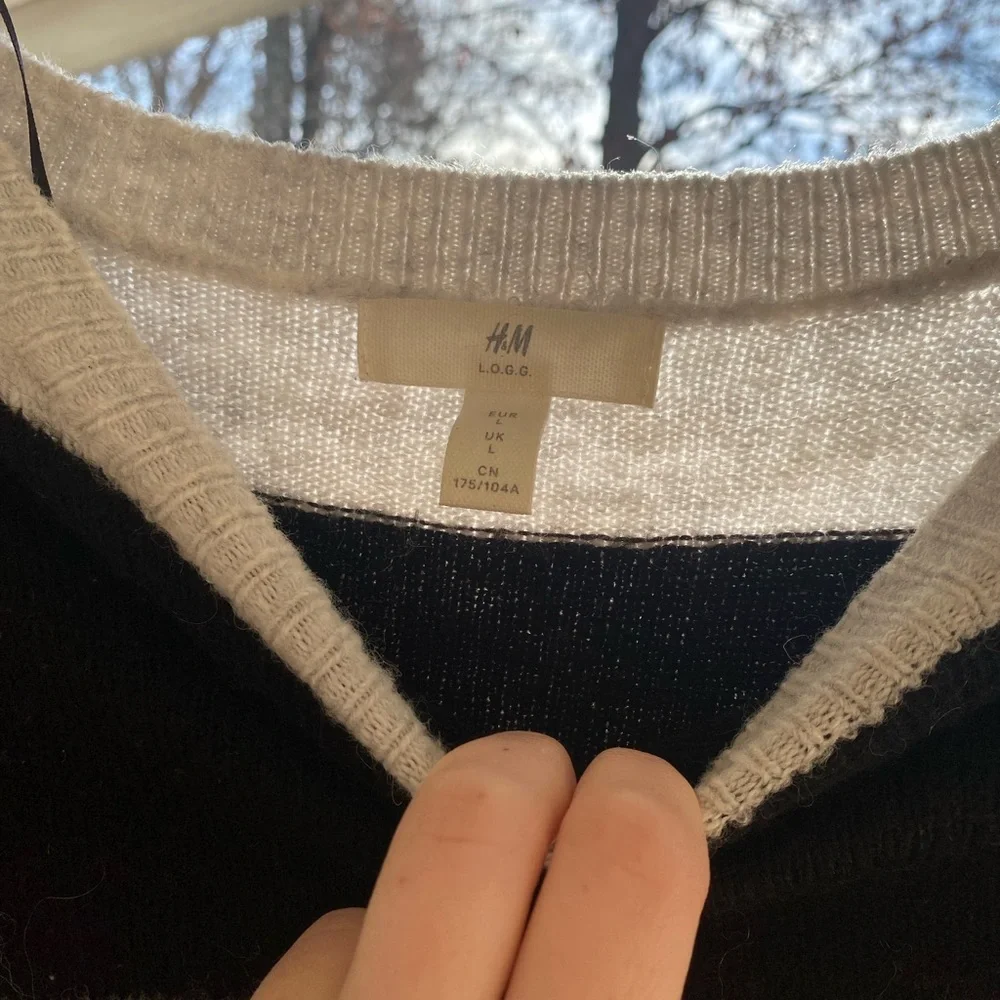 H&M sweater - Picture 2 of 3